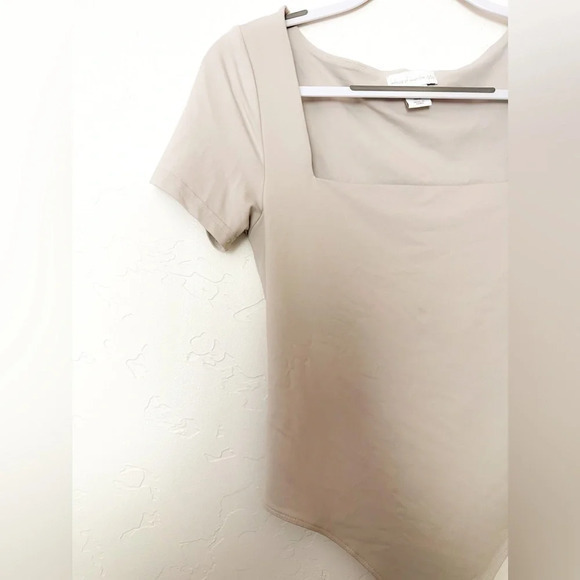 NEW House‎ of Harlow 1960 Short sleeve Square neck body suit Almond Nude / tan - Picture 6 of 9